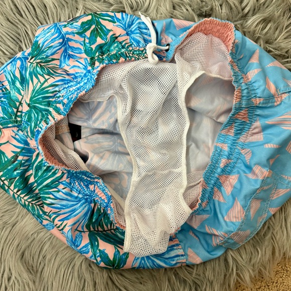 Charleston thread’s swim trunks 🦜 - Picture 4 of 9